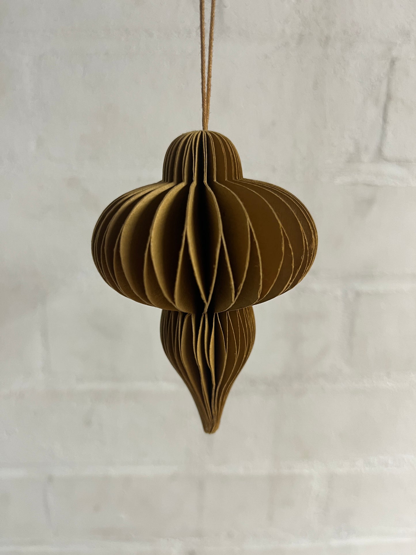 Maddox Paper Bauble - Singular Cinnamon